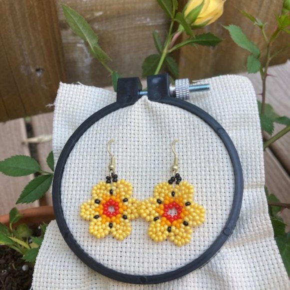 Fenix Handcrafted Ethnic Jewelry - Seed beaded drop flowers